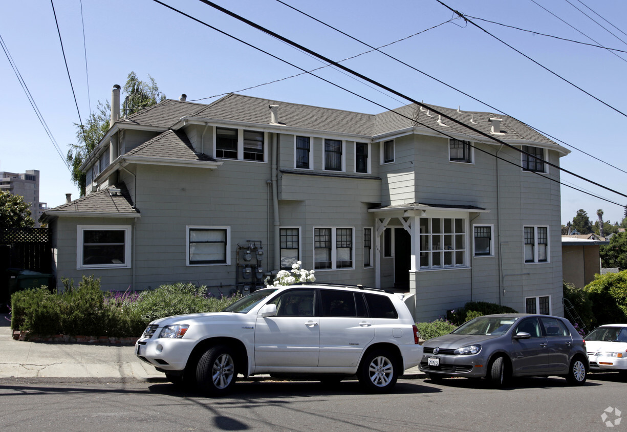 Primary Photo - 123-133 Echo Ave