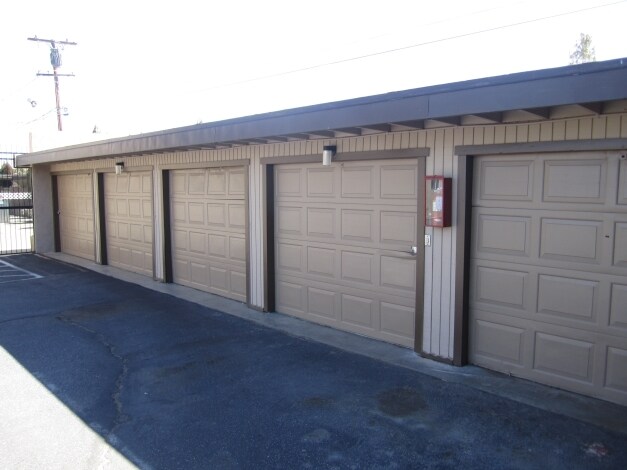 Gary Apartments Yucca Valley Ca Parking Area Gary Apartments