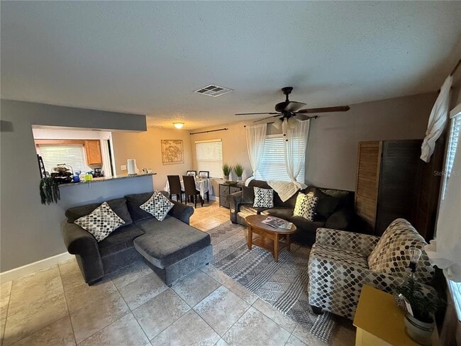 Foto del edificio - 7702 Chase Rd