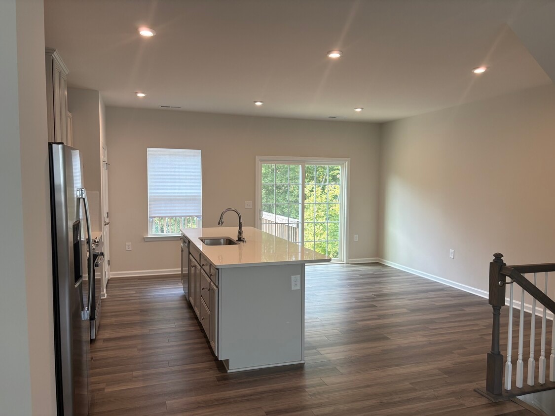 Foto principal - 6621 Pathfinder Way