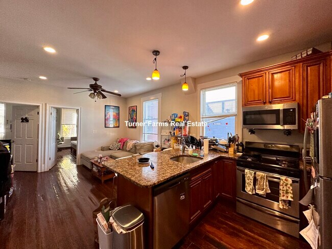 Foto del edificio - 717 Parker St