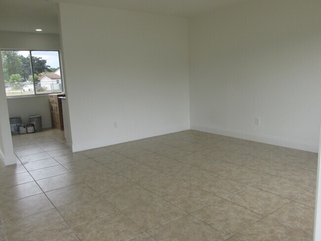 Foto del edificio - 837 SW Belmont Cir