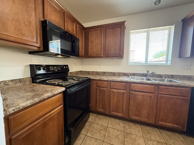 Foto del edificio - "Spacious 4-Bedroom Haven with 2 Bath Retreats in Laveen's Heart – 1,893 Sq Ft of Comfort!"