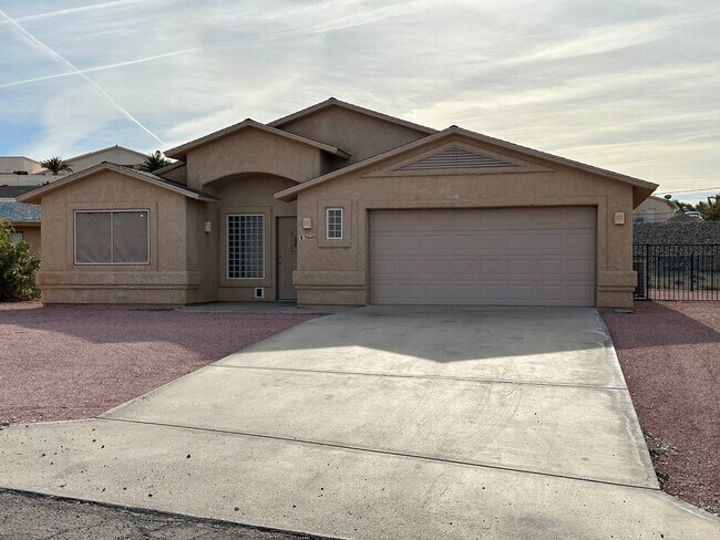 Building Photo - Long term - Unfurnished - Large home with ...