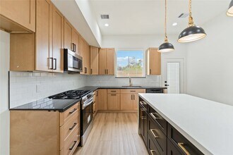 Building Photo - 8044 Sunbury St