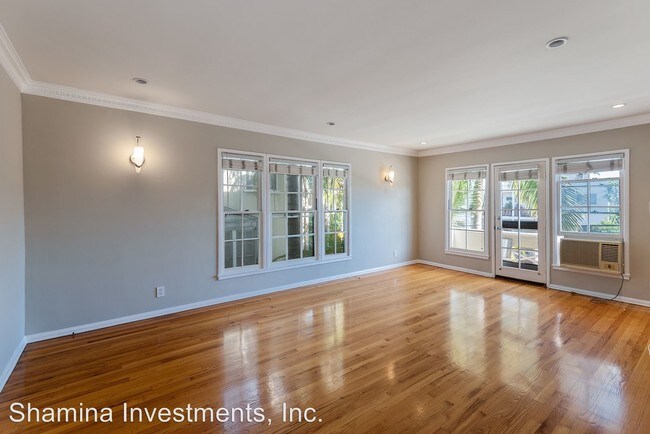 Building Photo - 8563-8569 Holloway Dr