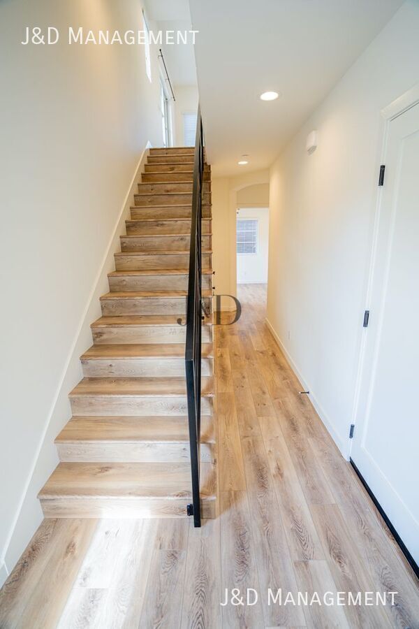 Building Photo - 1371 N Vulcan Ave