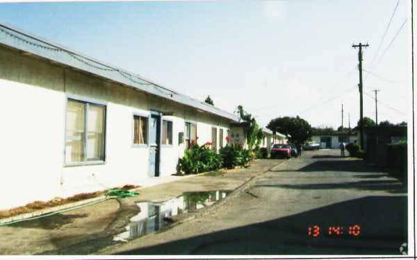 Building Photo - Casa Deoro Apts