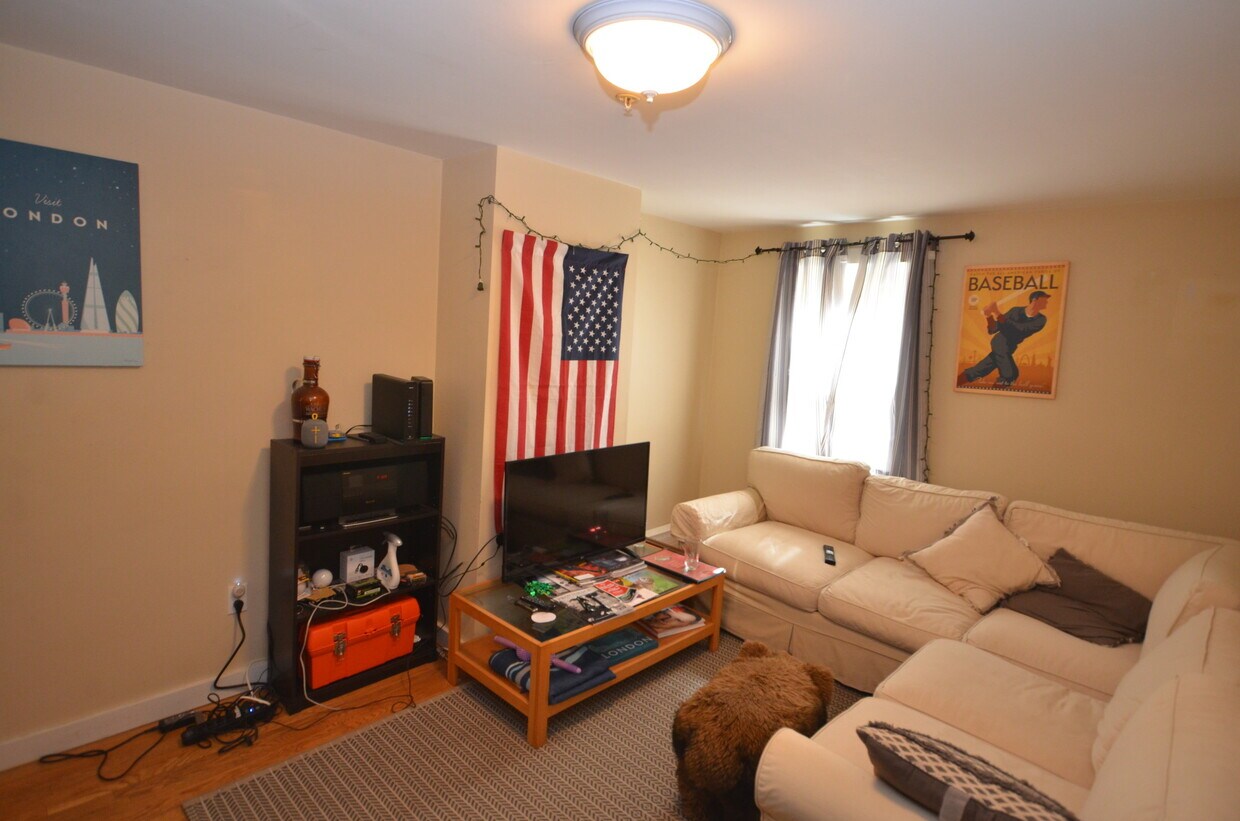 Primary Photo - 266 Gold St