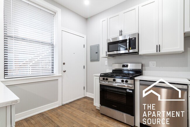 Building Photo - 3840 N Wilton Ave