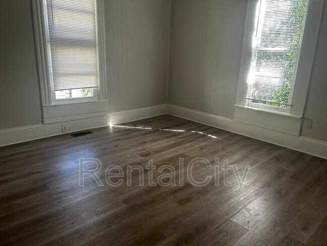 Building Photo - 407 Burkett St