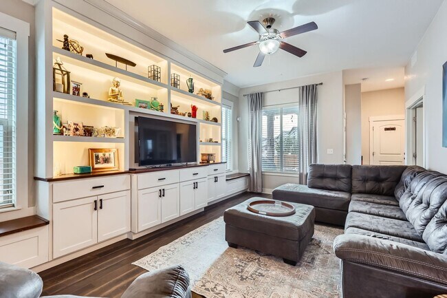 Building Photo - Gorgeous 4-bedroom, 3.5-bath home in Stapleton’s highly sought-after Willow Park East neighborhood!