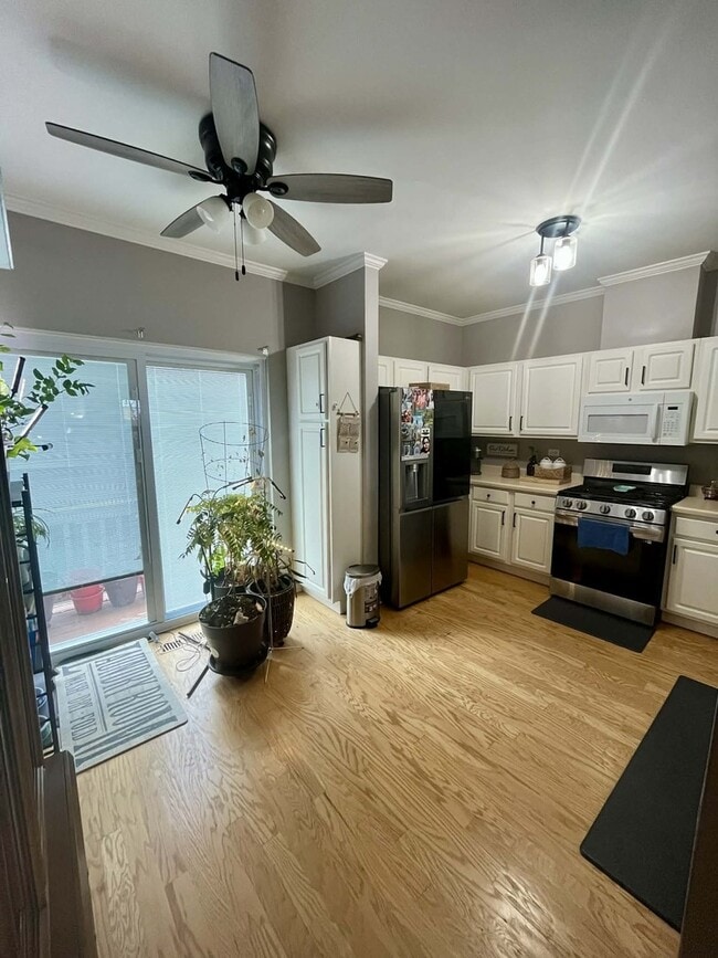 Foto del edificio - 9337 Harrison St