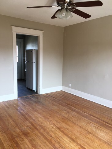 Building Photo - 304 Roesch Ave
