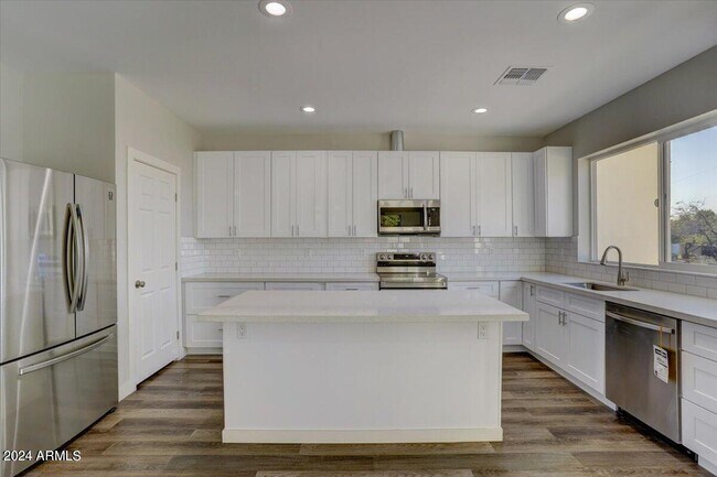 Foto del edificio - 9515 N 13th St