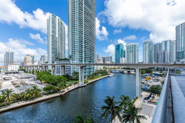 Foto del edificio - 690 SW 1st Ct