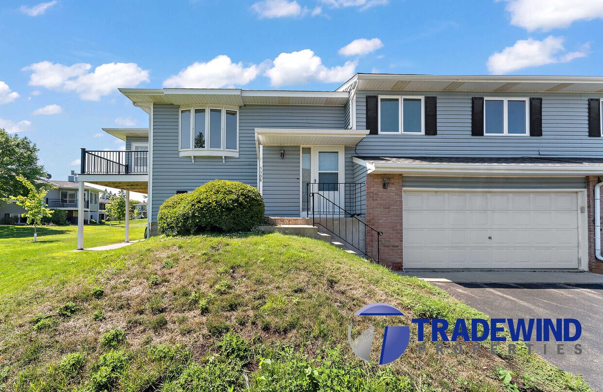 Foto principal - 5308 Upper 147th St W