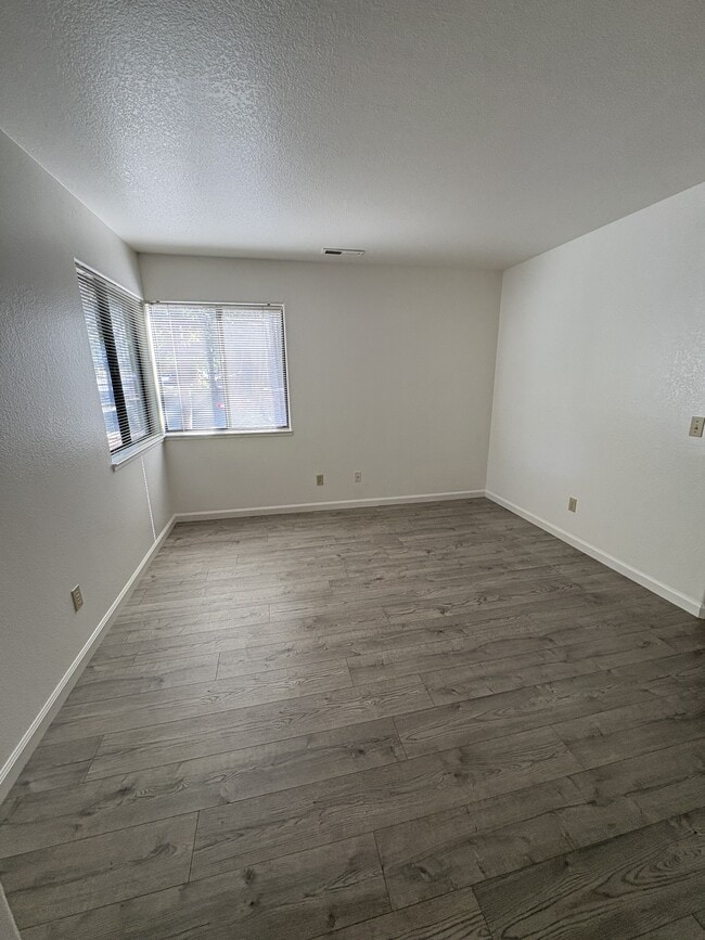 Building Photo - 1748 Mount Olive Dr