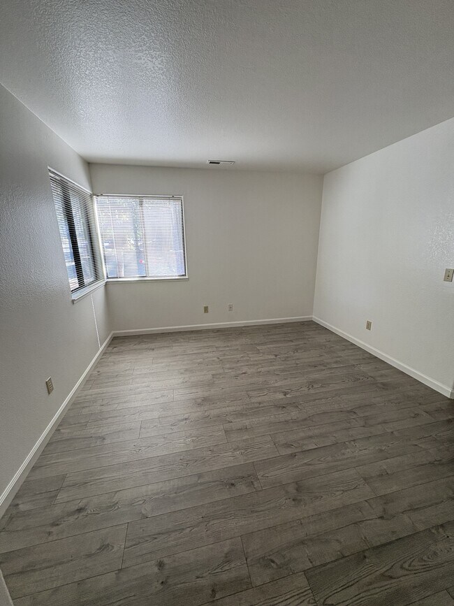 Foto del edificio - 1748 Mount Olive Dr