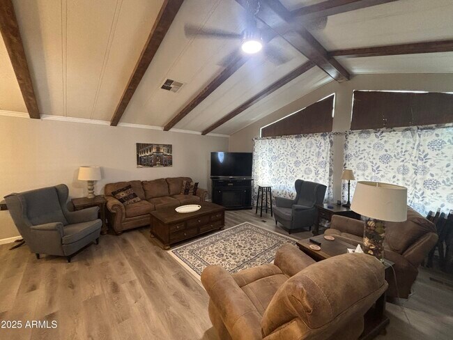 Foto del edificio - 3611 N Michigan Ave