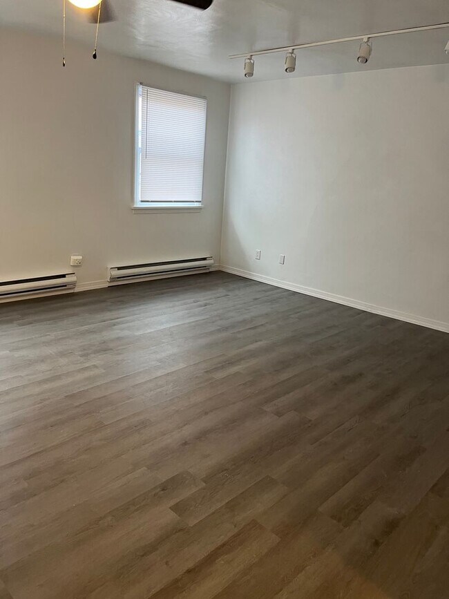 Building Photo - 517 3rd Avenue