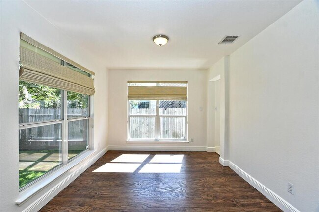 Foto del edificio - 2306 Oakshire Cove