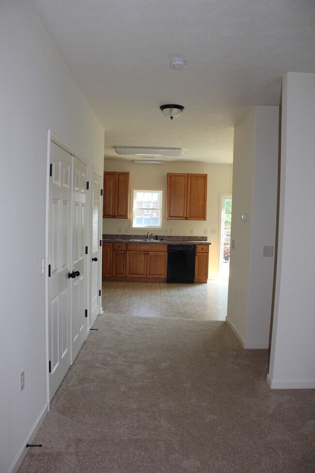 Foto del edificio - 3 Bedroom 2.5 bath Two Level Townhome