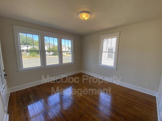 Building Photo - 110 Chatham Heights Rd