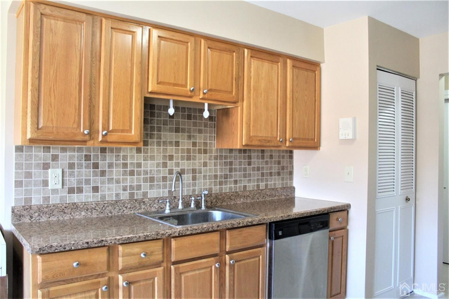 Kitchen - 609 Sharon Garden Ct