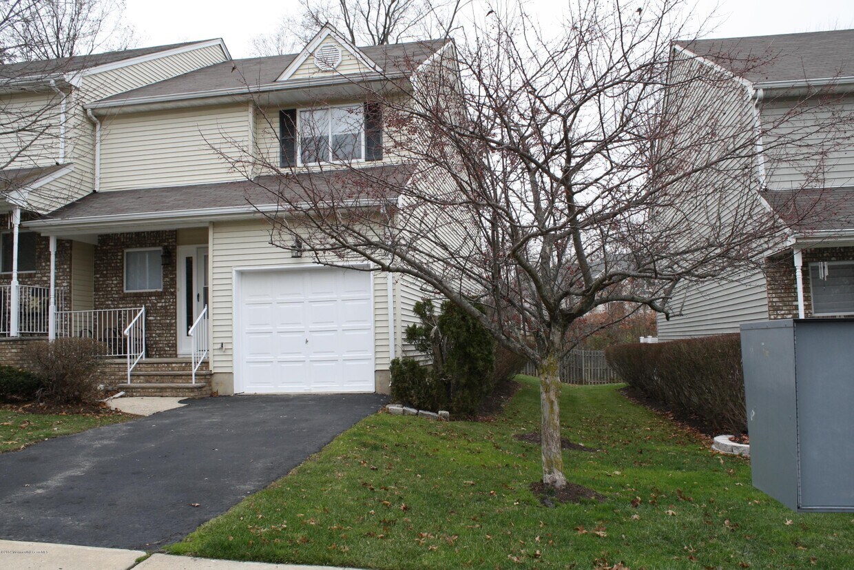 5 Forest Garden Dr Unit 5, Matawan, NJ 07747 Condo for Rent in