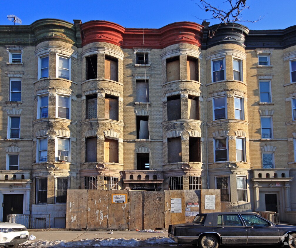 Primary Photo - 461 Park Place