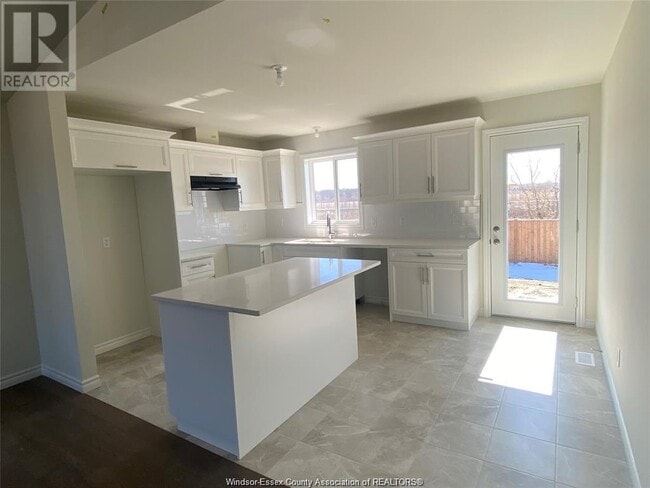 Building Photo - 1061 Aspen Ridge Cres