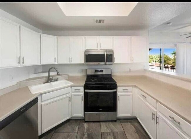 Foto del edificio - 4655 Gold Dust Ave