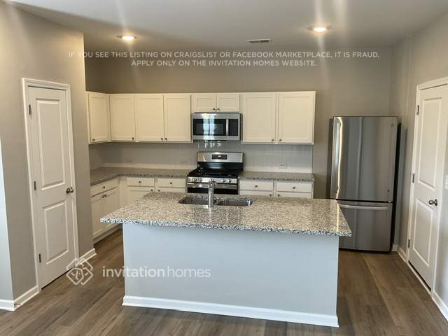 Building Photo - 2105 Boxwood Cir