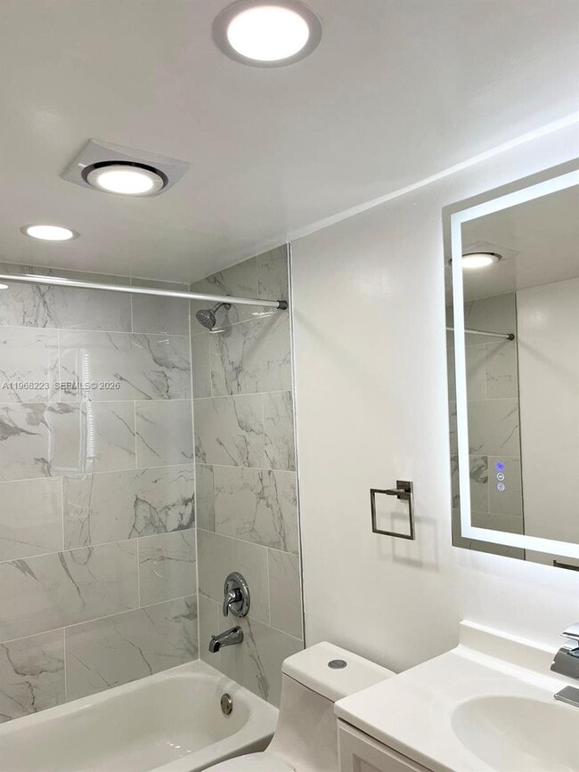 Foto del edificio - 10773 Cleary Blvd