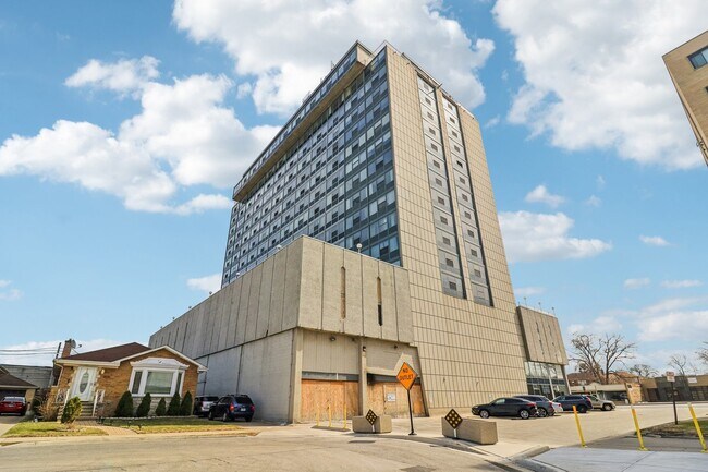 Foto del edificio - 7234 W North Ave