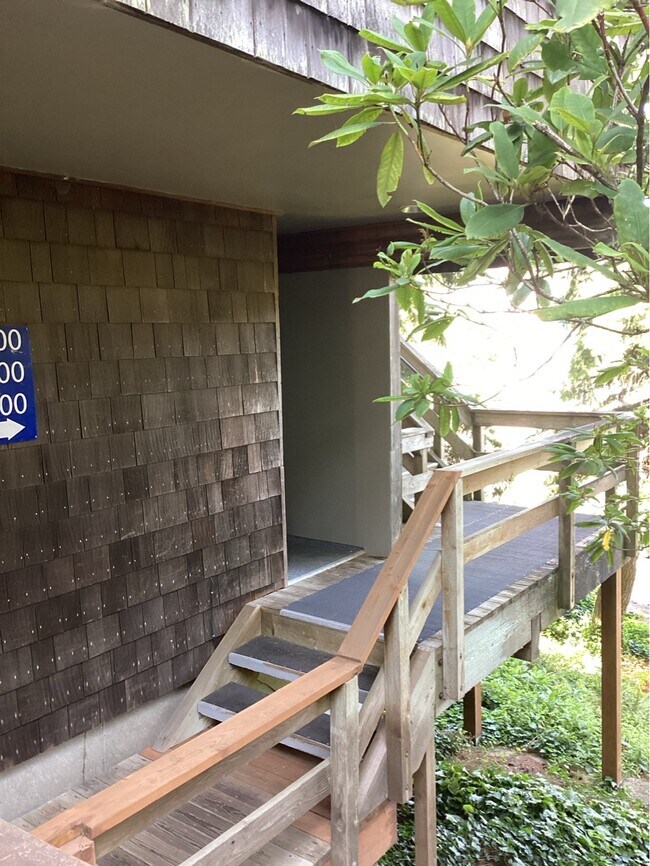 Foto del edificio - 1000 SE Bay Blvd.