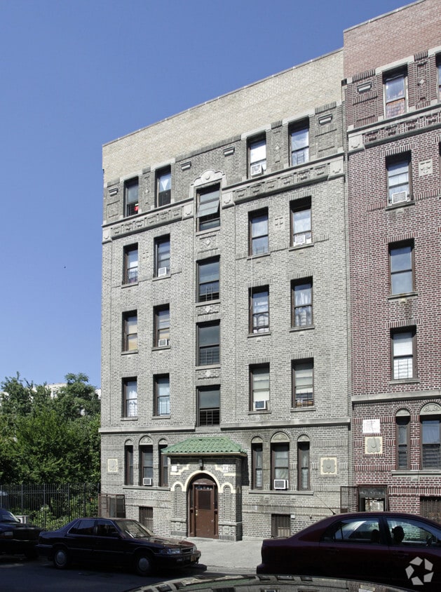 Primary Photo - 2601 Bainbridge Ave