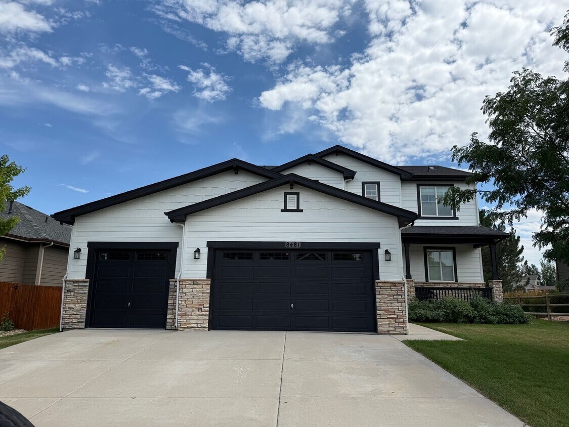 Foto principal - Spacious and Bright 4 Bedroom Home in Wind...