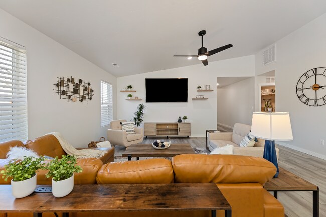 Foto del edificio - 3965 N Amberwood Ave