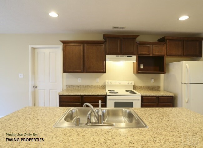 Foto del edificio - 102 Blackberry Dr