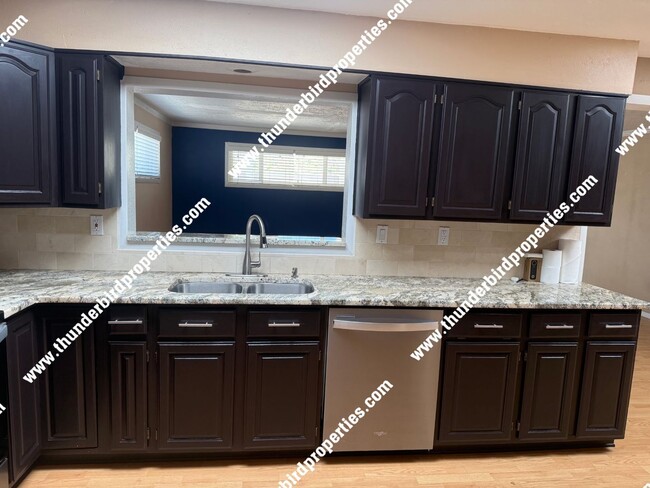 Building Photo - 2108 Muriel St NE