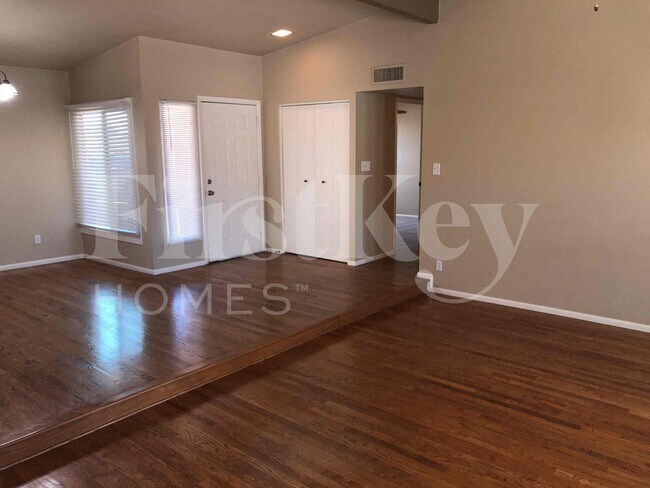 Foto del edificio - 3672 W Windrose Dr
