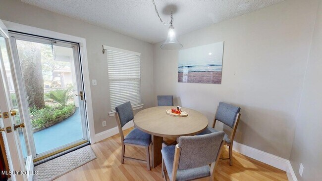 Foto del edificio - 2529 Marshall Rd
