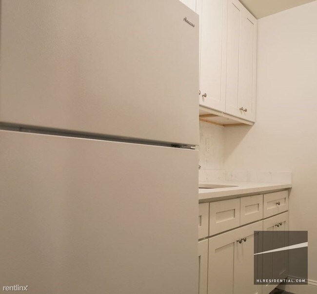 Building Photo - 392 Saint Johns Pl