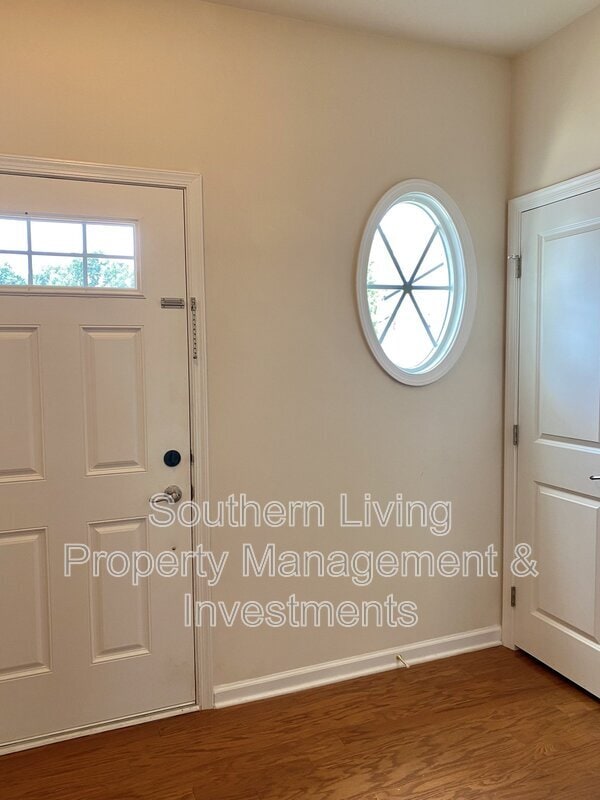 Foto del edificio - 2601 Silverthorn Dr