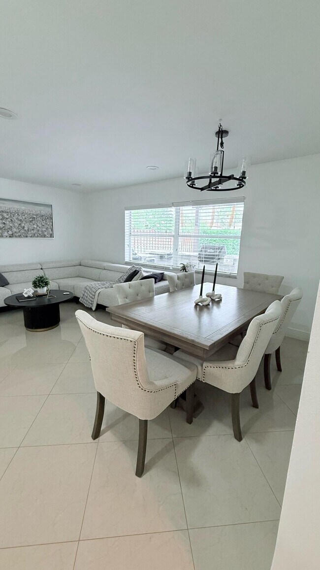 Foto del edificio - 5301 Canoe Bend Dr