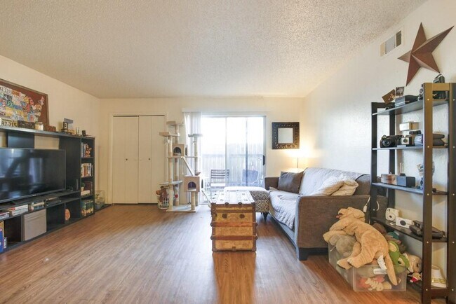 Foto del edificio - 5203 Evans Ave