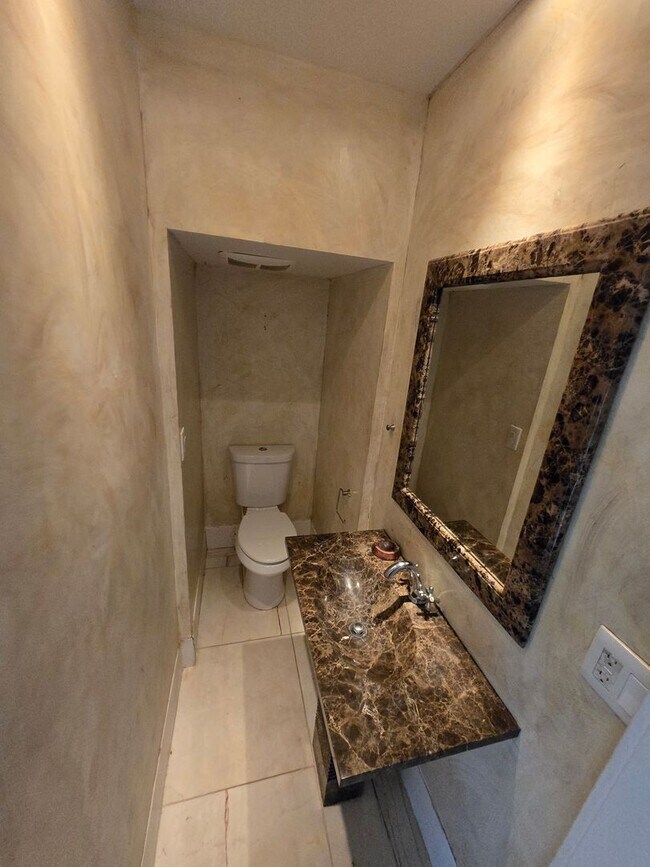 Building Photo - 1 Bedroom Haiku Getaway