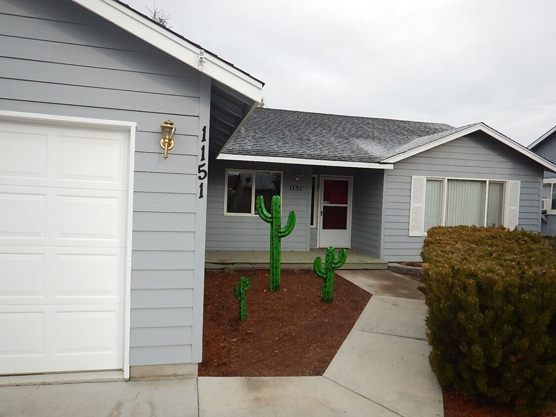 Foto principal - Home Near Schools - Fresh Paint and Floori...